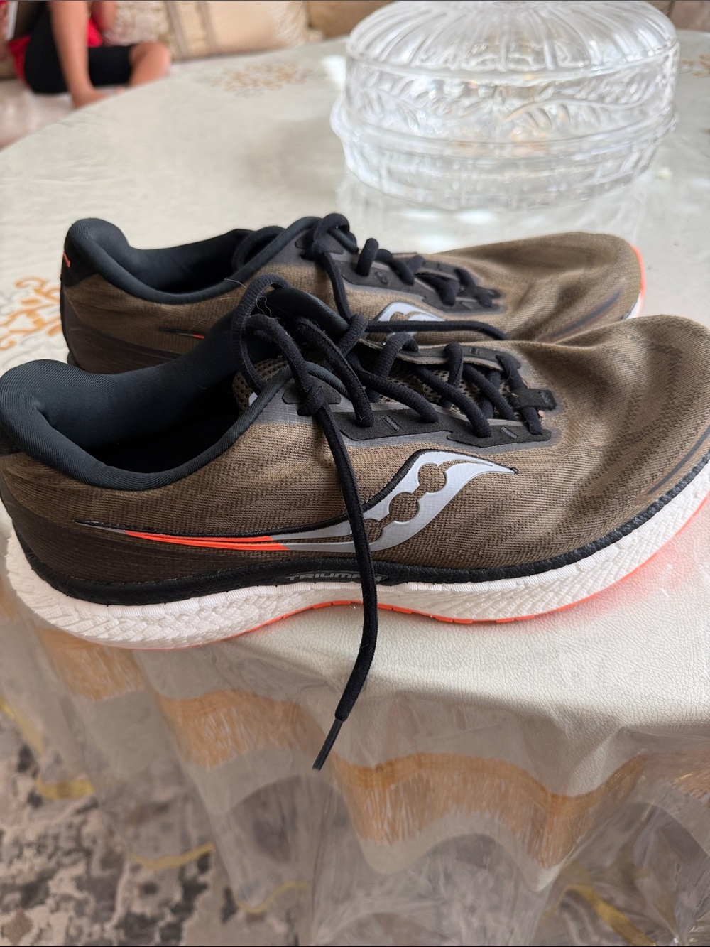 Saucony  men’s Olive Green and Orange Sneakers